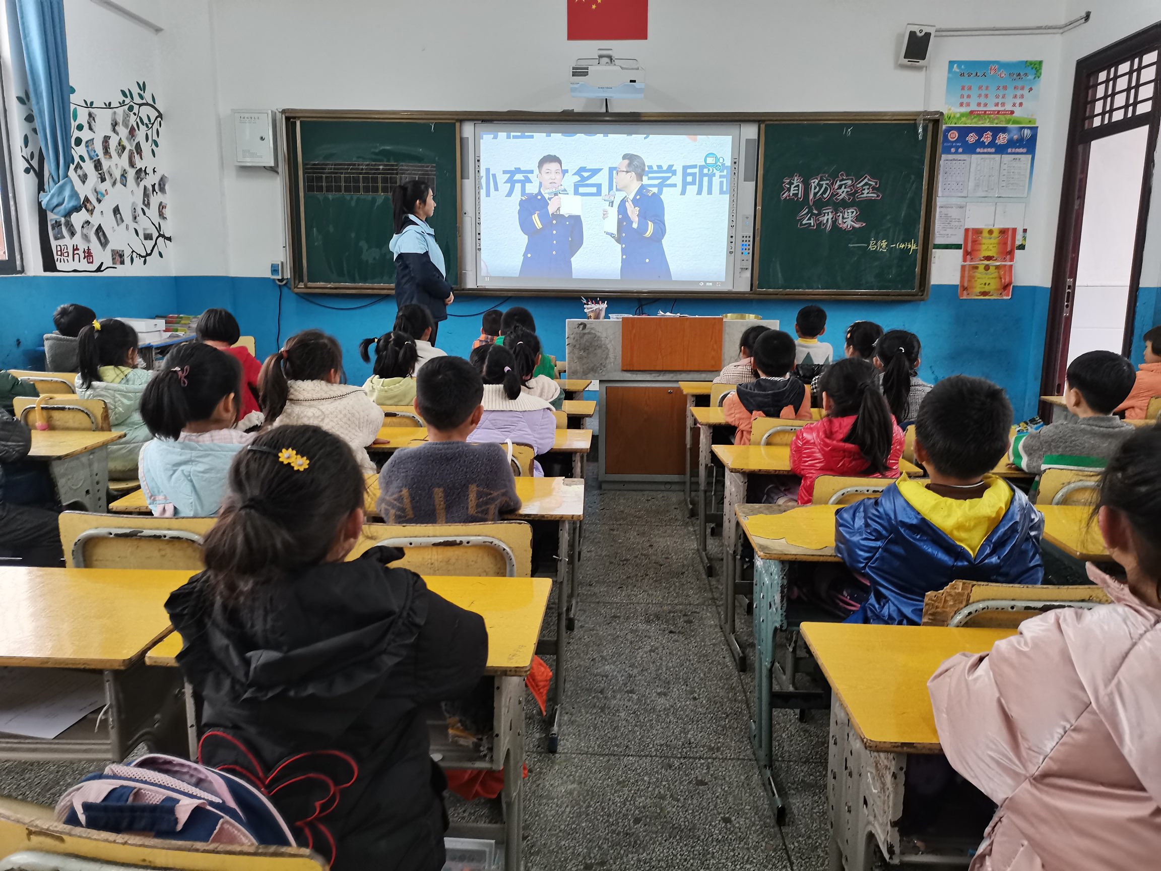 啟德學(xué)校組織學(xué)生觀看網(wǎng)絡(luò)直播 “消防安全公開(kāi)課”