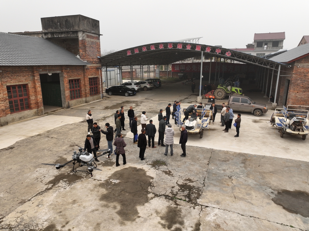 东安：送技下乡 备战春耕