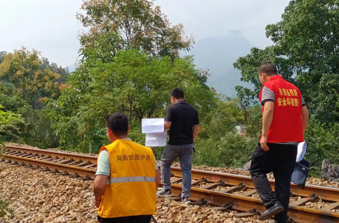 永州东安：铁路巡查不松劲 欢乐平安过新春