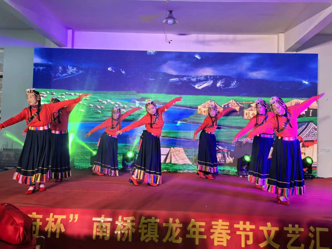 南桥镇举办“龙腾中华 逐梦前行”迎新春文艺汇演