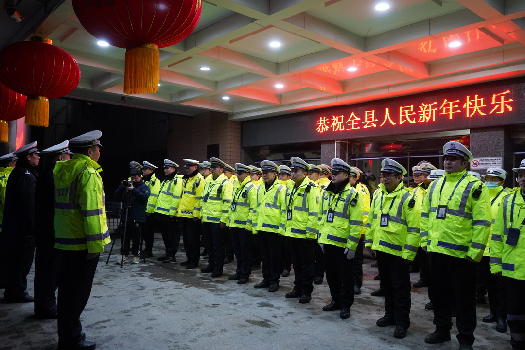 东安交警开展春节前重点交通违法行为统一清查行动