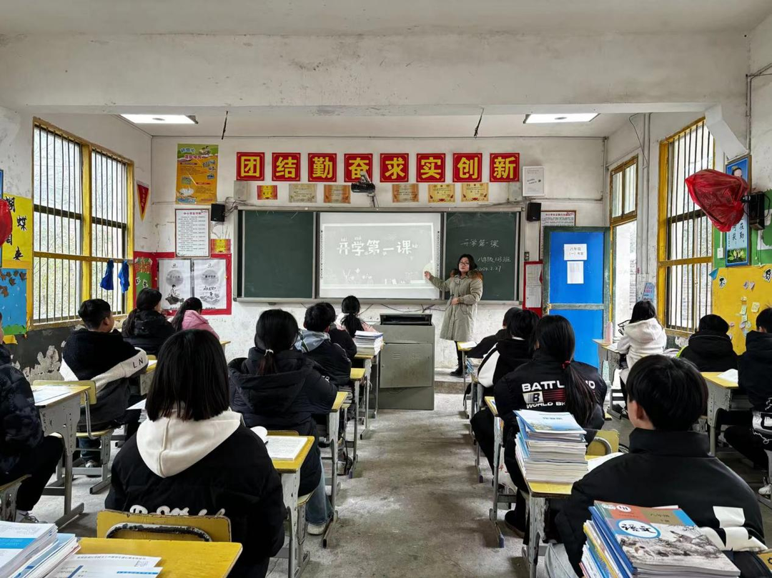 大盛镇：交安宣传进校园 共筑平安上学路