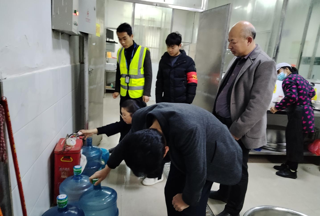 水岭乡卫生院开展校园食品安全排查整治行动
