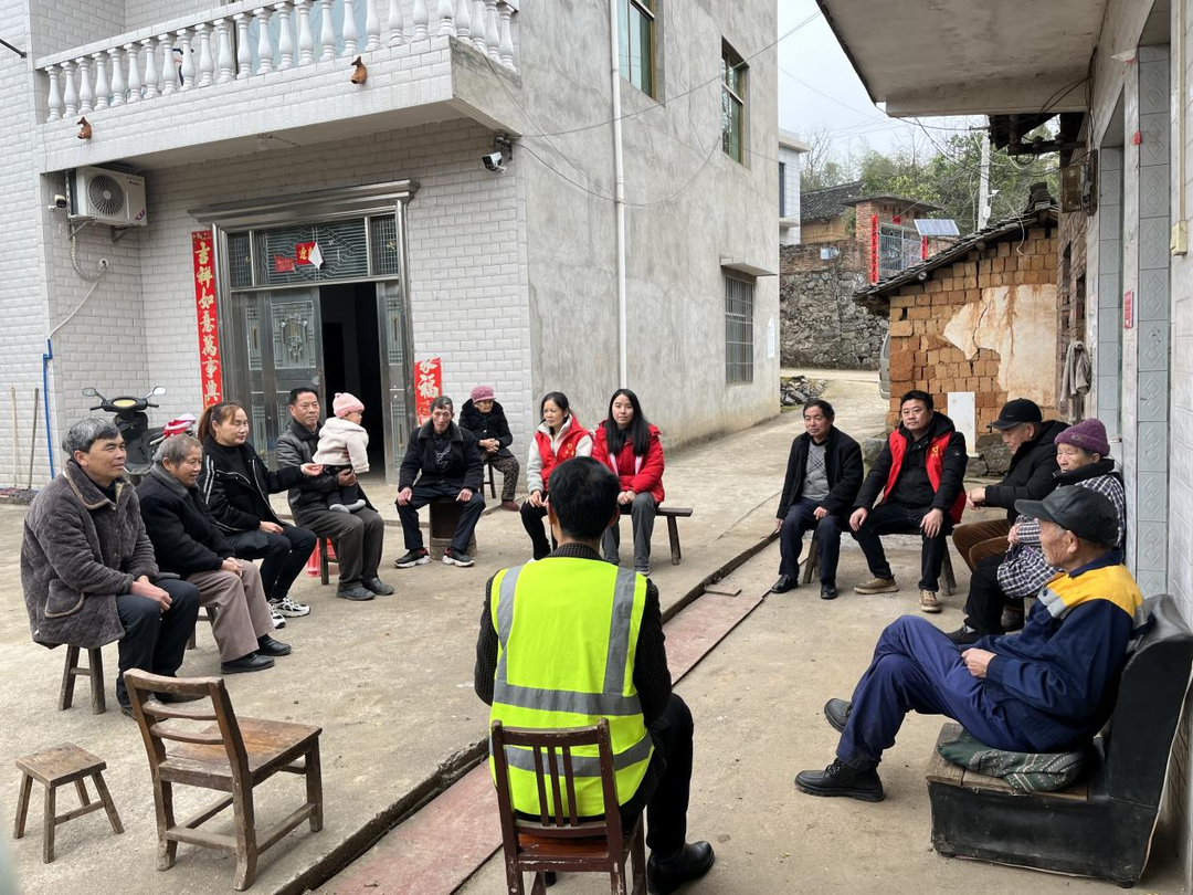 东安水岭：交通宣教“接地气”  “屋场会”上话安全