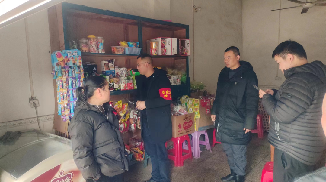 新圩江镇：持纪食安 护航师生