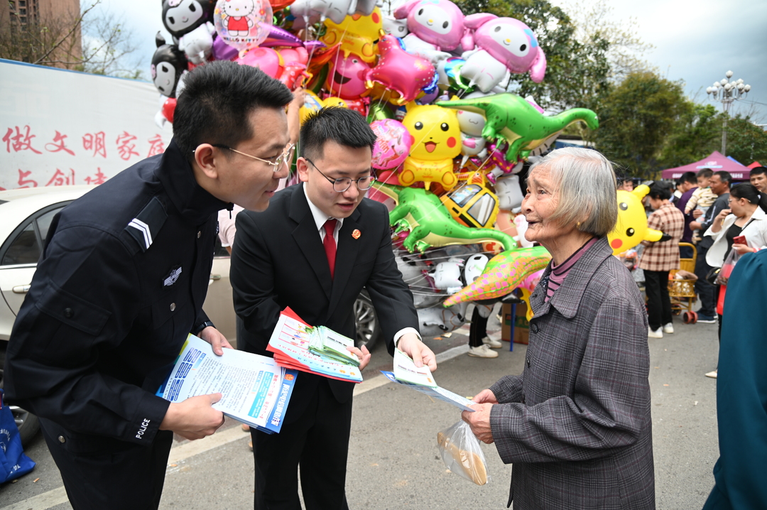 東安縣人民法院開展法治宣傳活動