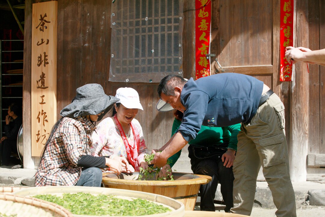 湖南東安：非遺工坊制茶歡