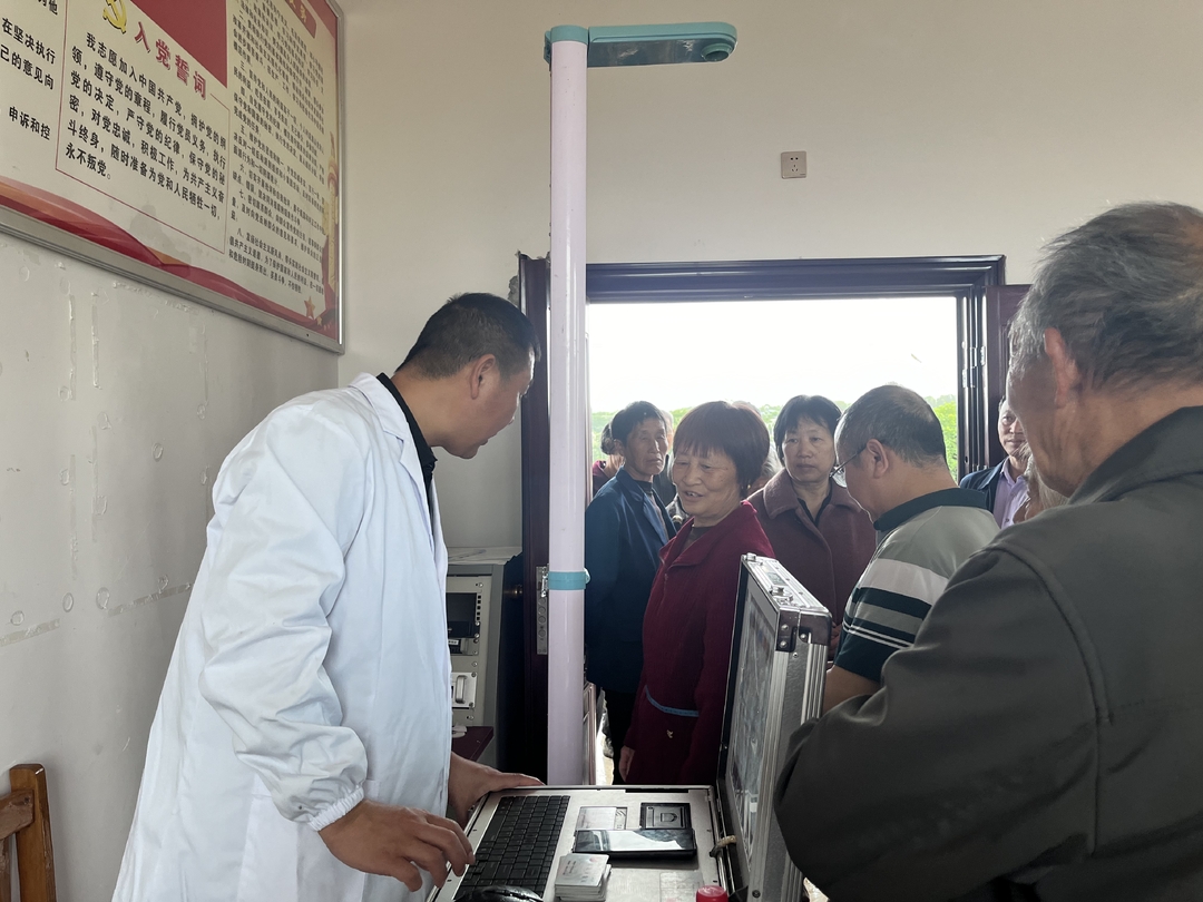 鹿马桥镇中心卫生院开展第36个爱国卫生月宣传活动