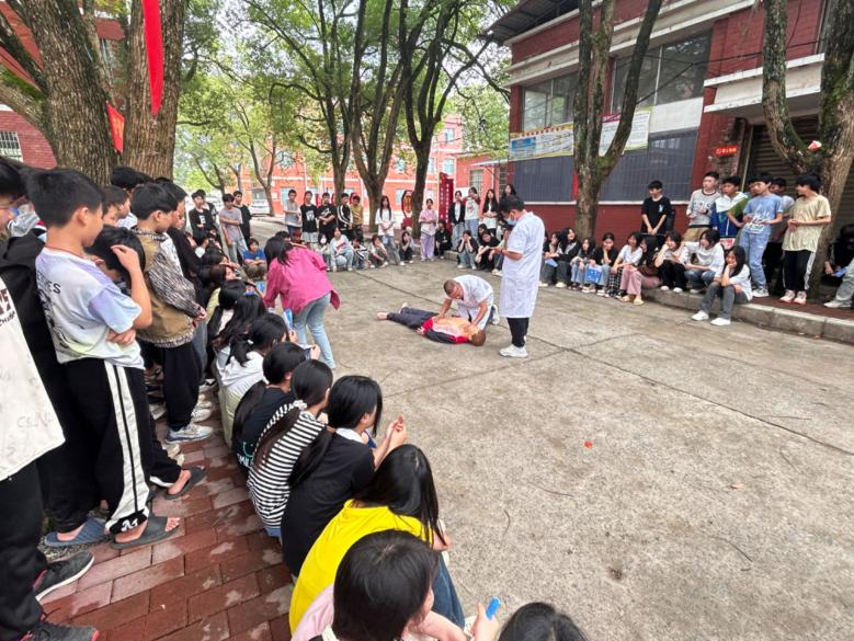 大盛鎮衛生院開展防溺水急救知識普及活動