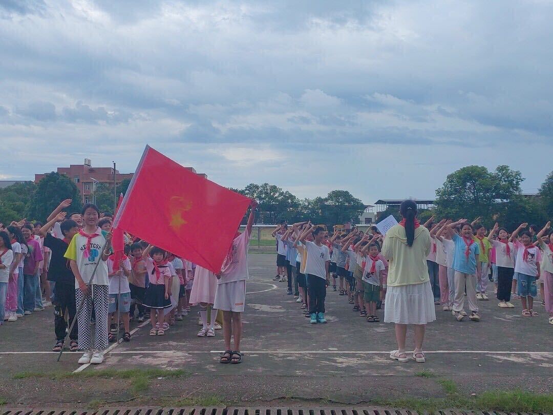 山口铺中心小学举行“红领巾 爱祖国”少先队入队仪式活动