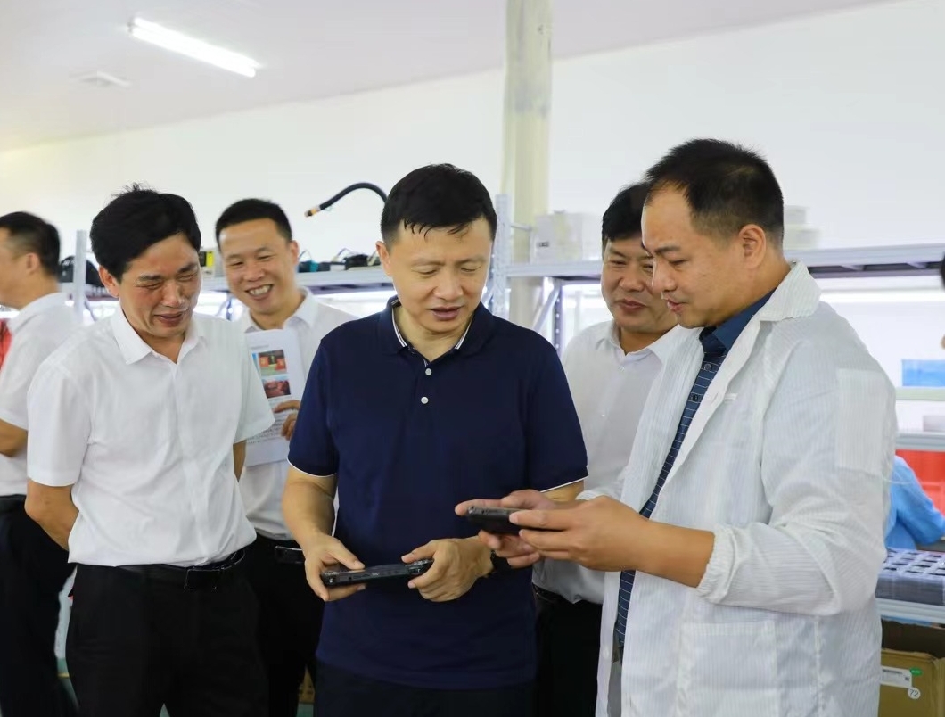唐何到鹿马桥镇调研产业项目工作