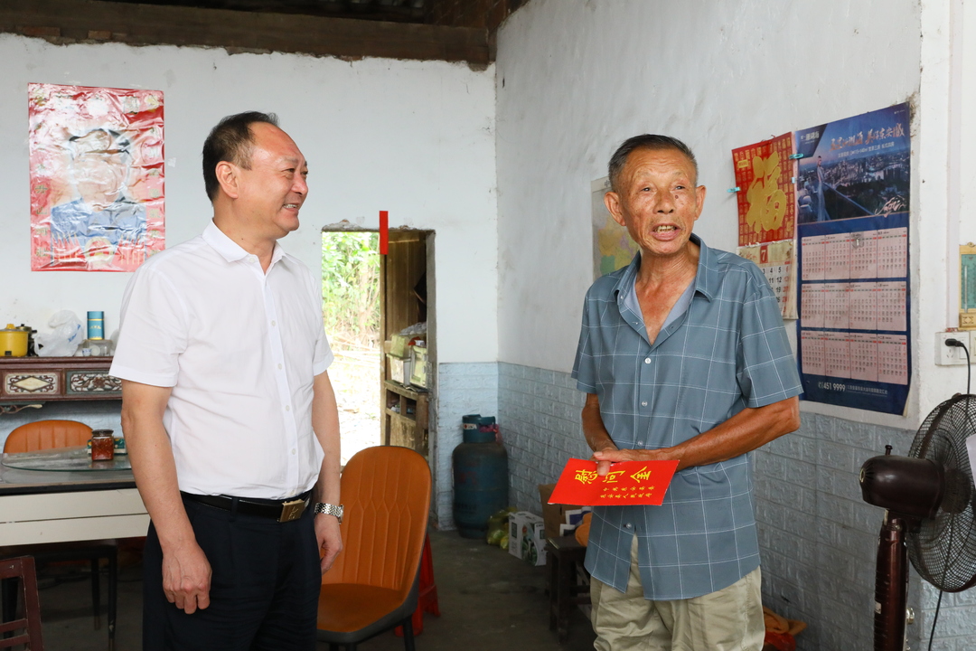 李勁濤走訪慰問橫塘鎮(zhèn)退伍軍人