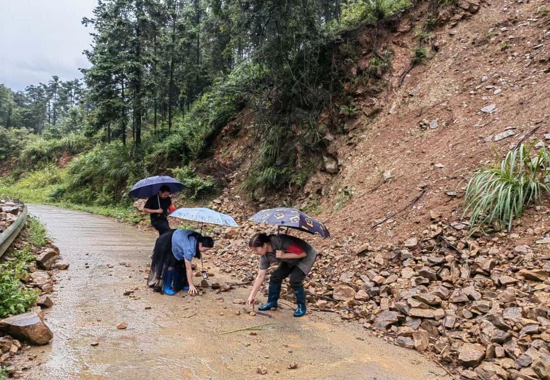 ?舜管局：逆雨前行 清障保安