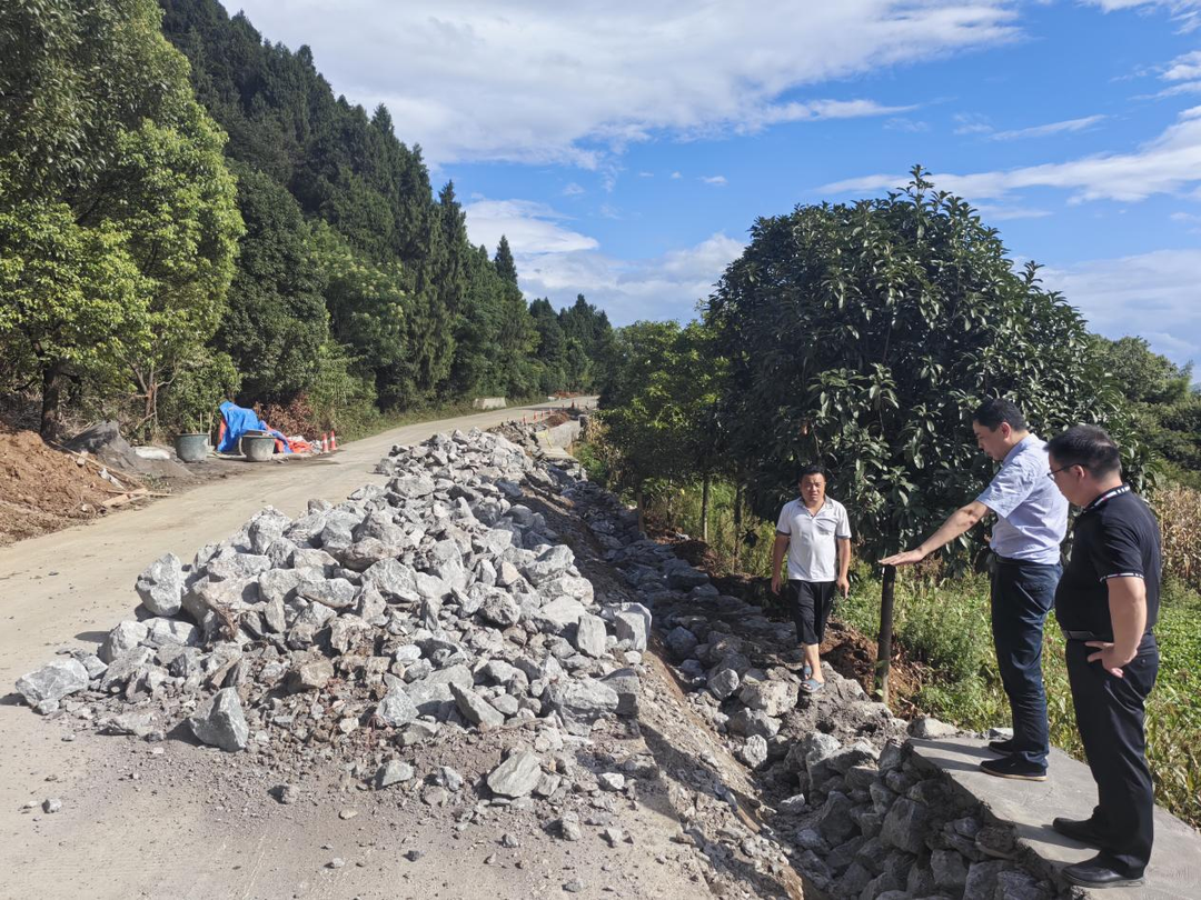 東安水嶺：加強(qiáng)道路交通宣傳，筑牢鄉(xiāng)村安全防線