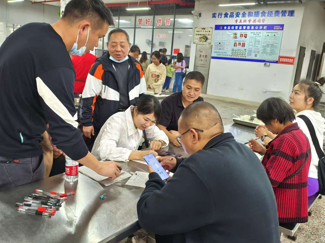 崇德學校開展食堂家長開放日活動