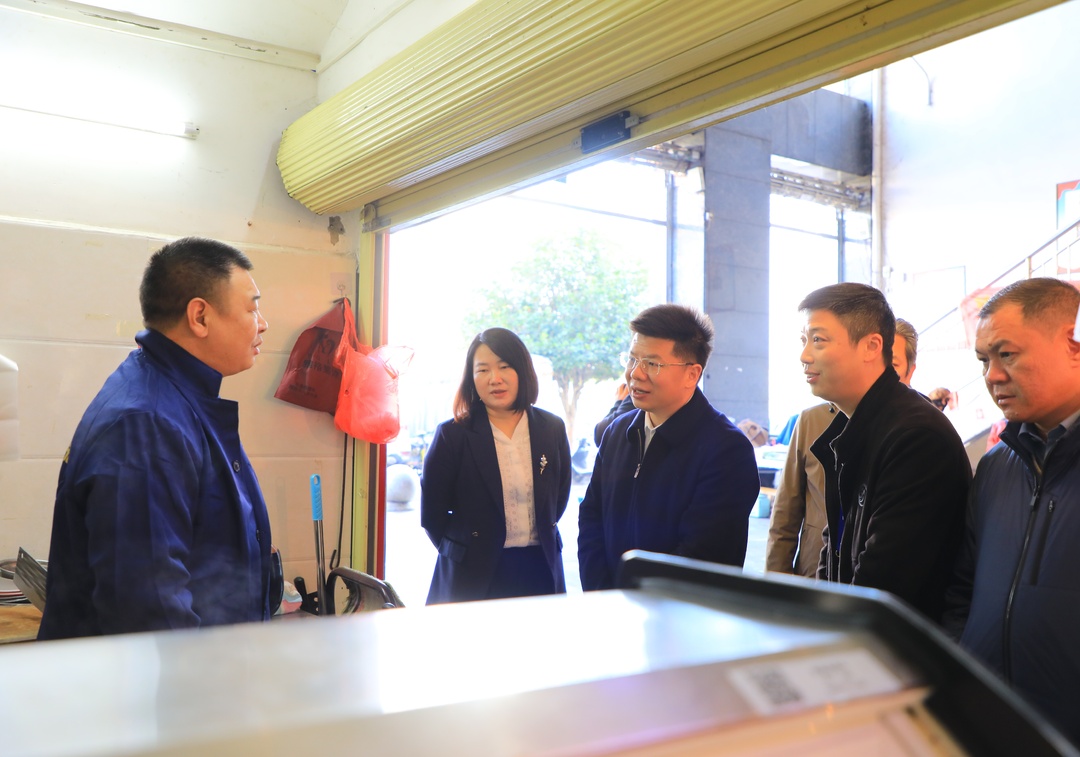 蔣華調研項目建設和小區管理工作