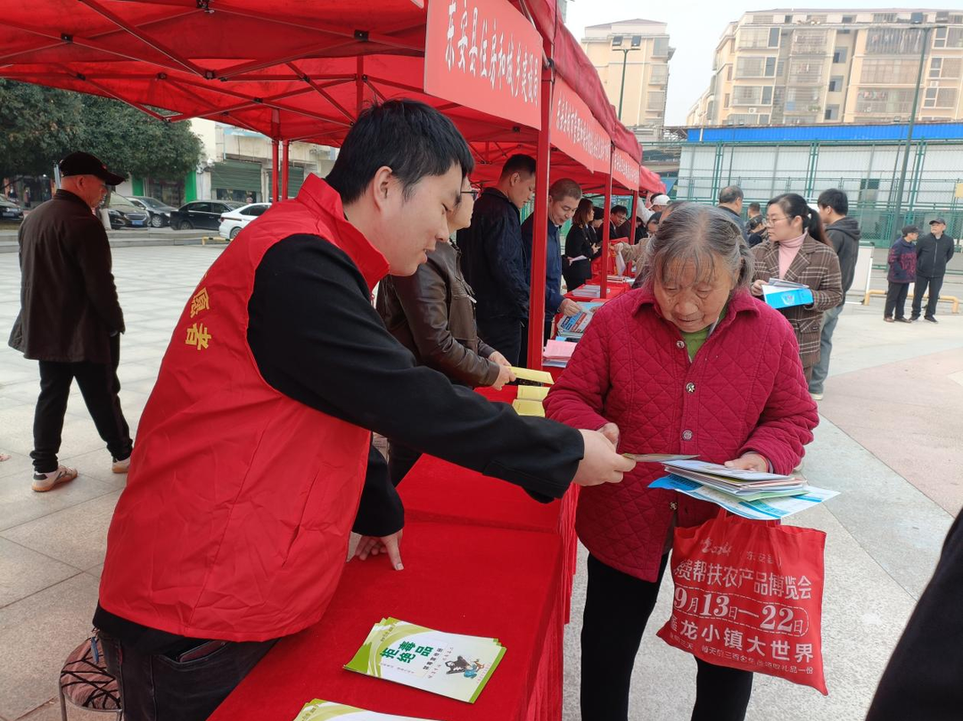 尊崇憲法 | 東安團縣委參加2024年?yáng)|安縣憲法宣傳周暨憲法集中宣誓活動(dòng)
