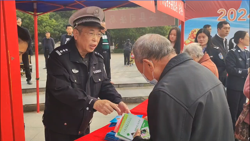 東安縣交警大隊開(kāi)展道路交通安全宣傳活動(dòng)