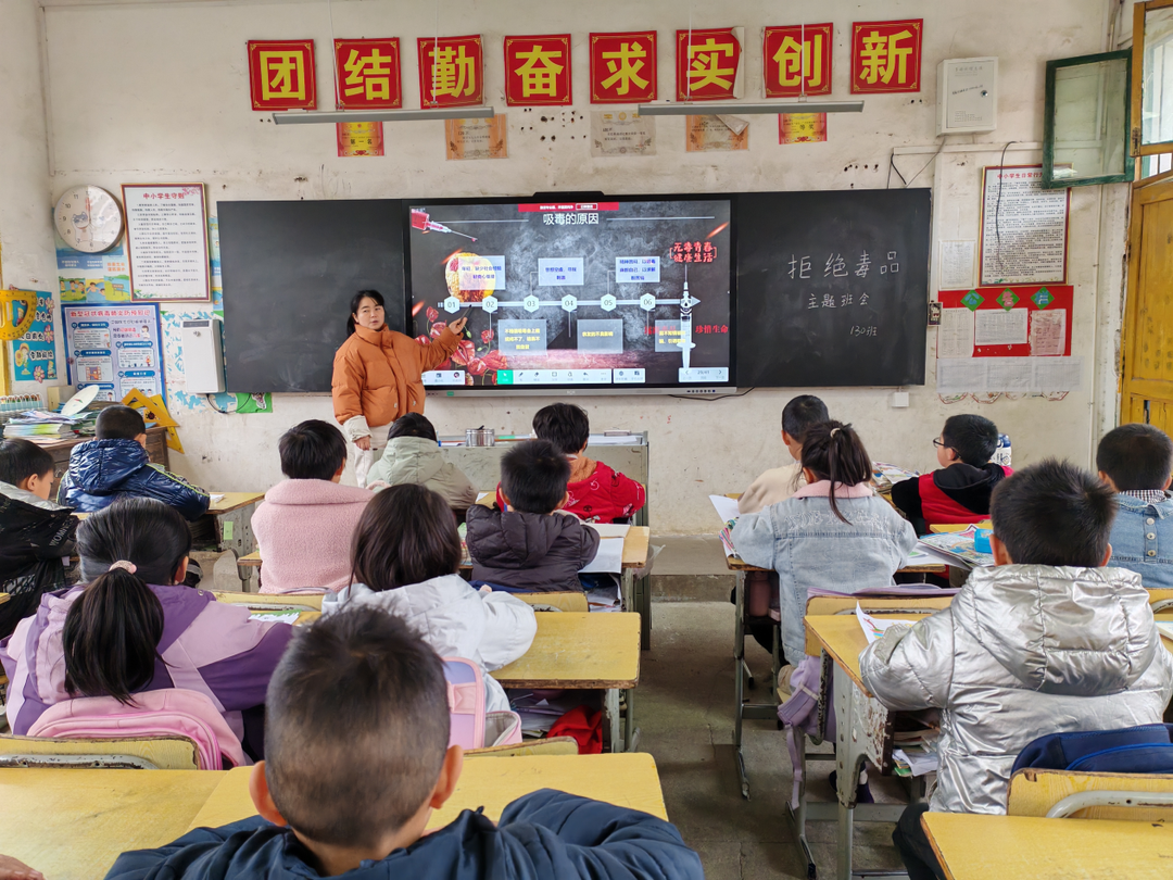 東安縣易江學(xué)校：青春共防護，禁毒齊步走