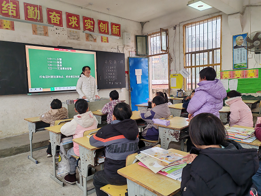 東安縣易江學(xué)校開(kāi)展安全教育第一課