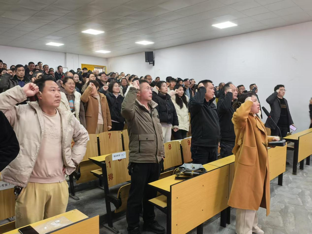 白牙市中学举行师德师风宣誓仪式