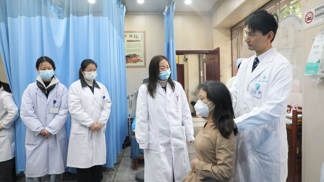 湖南省直中醫醫院來我縣開展“名醫義診，播撒健康種子”主題義診活動