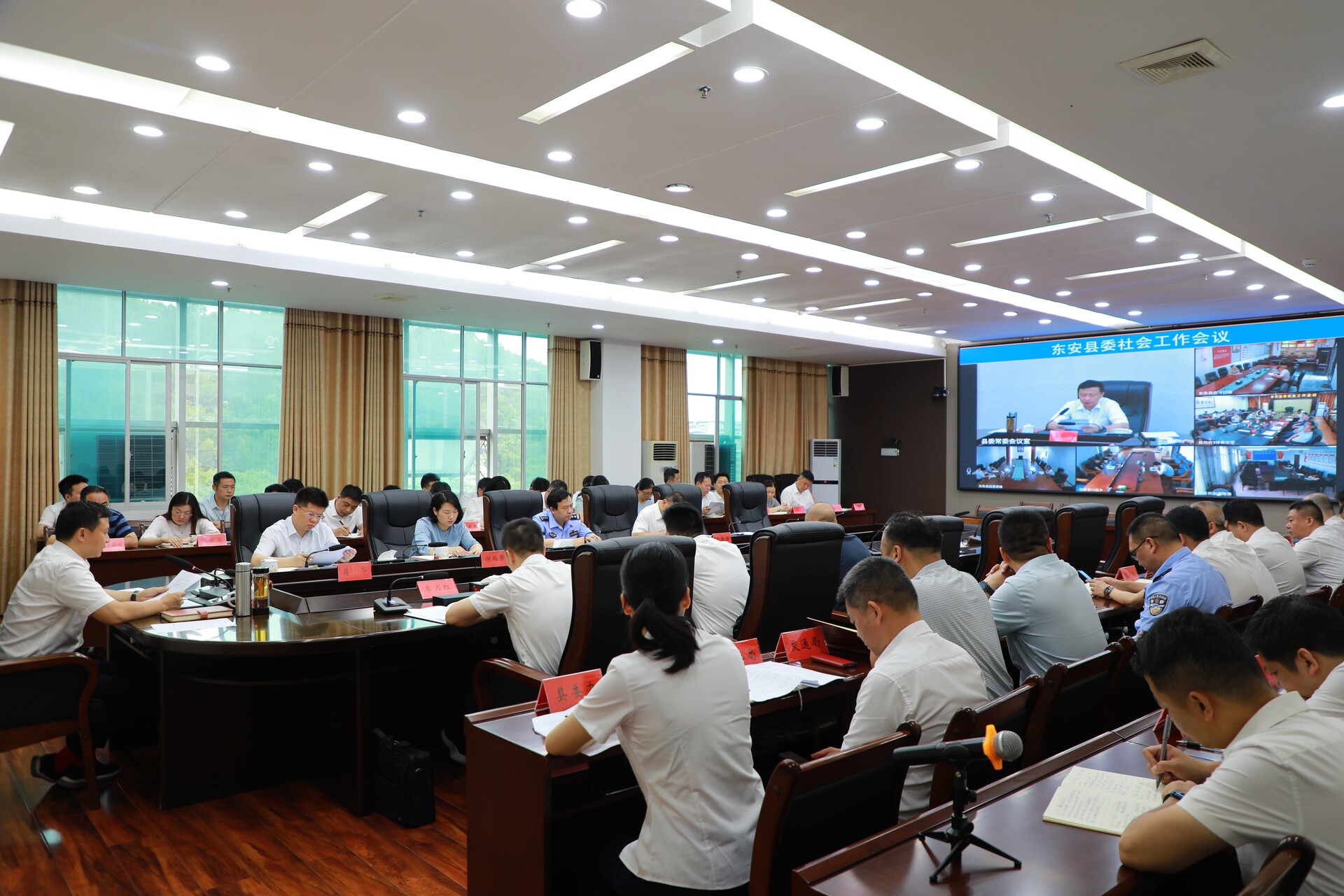 縣委社會(huì )工作會(huì )議召開(kāi)