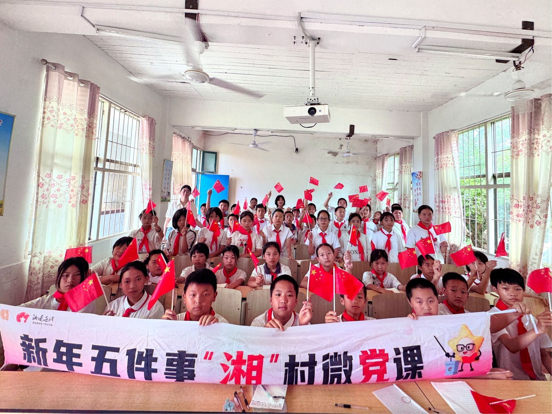 白牙市鎮(zhèn)大江口村開(kāi)展“湘”村微黨課活動(dòng)
