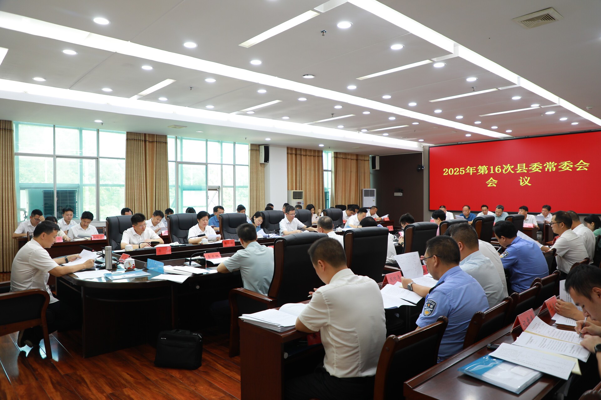 唐何主持召開(kāi)2025年第16次縣委常委會(huì)會(huì)議