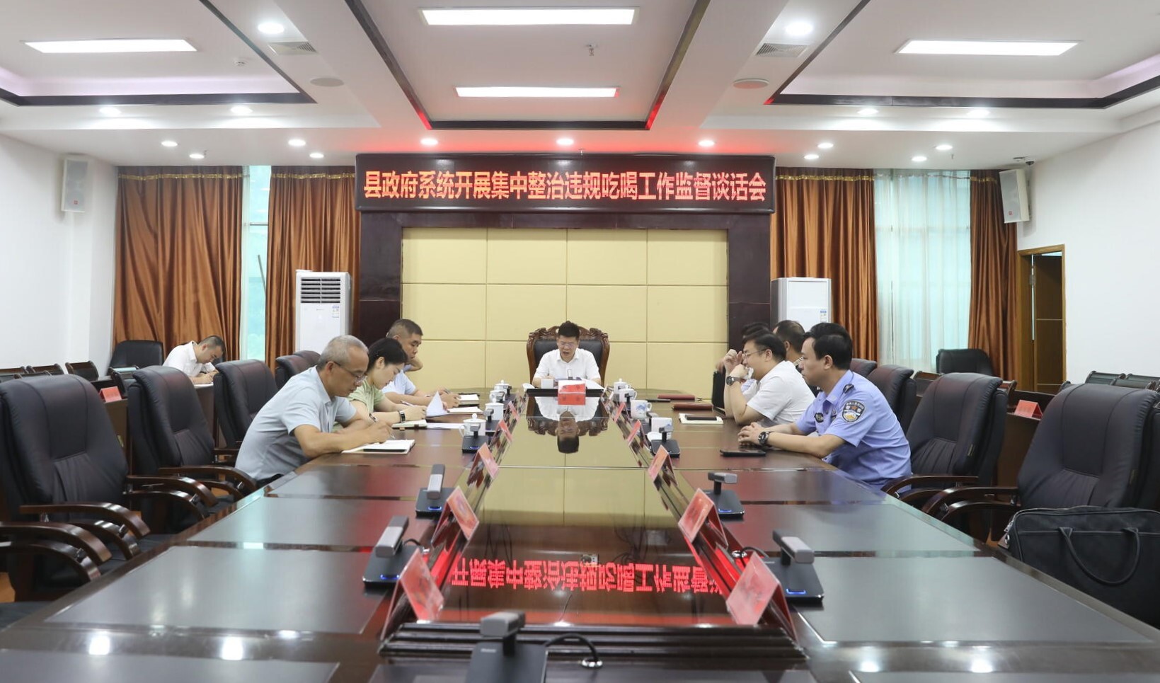 東安縣政府系統(tǒng)召開集中整治違規(guī)吃喝工作監(jiān)督談話會