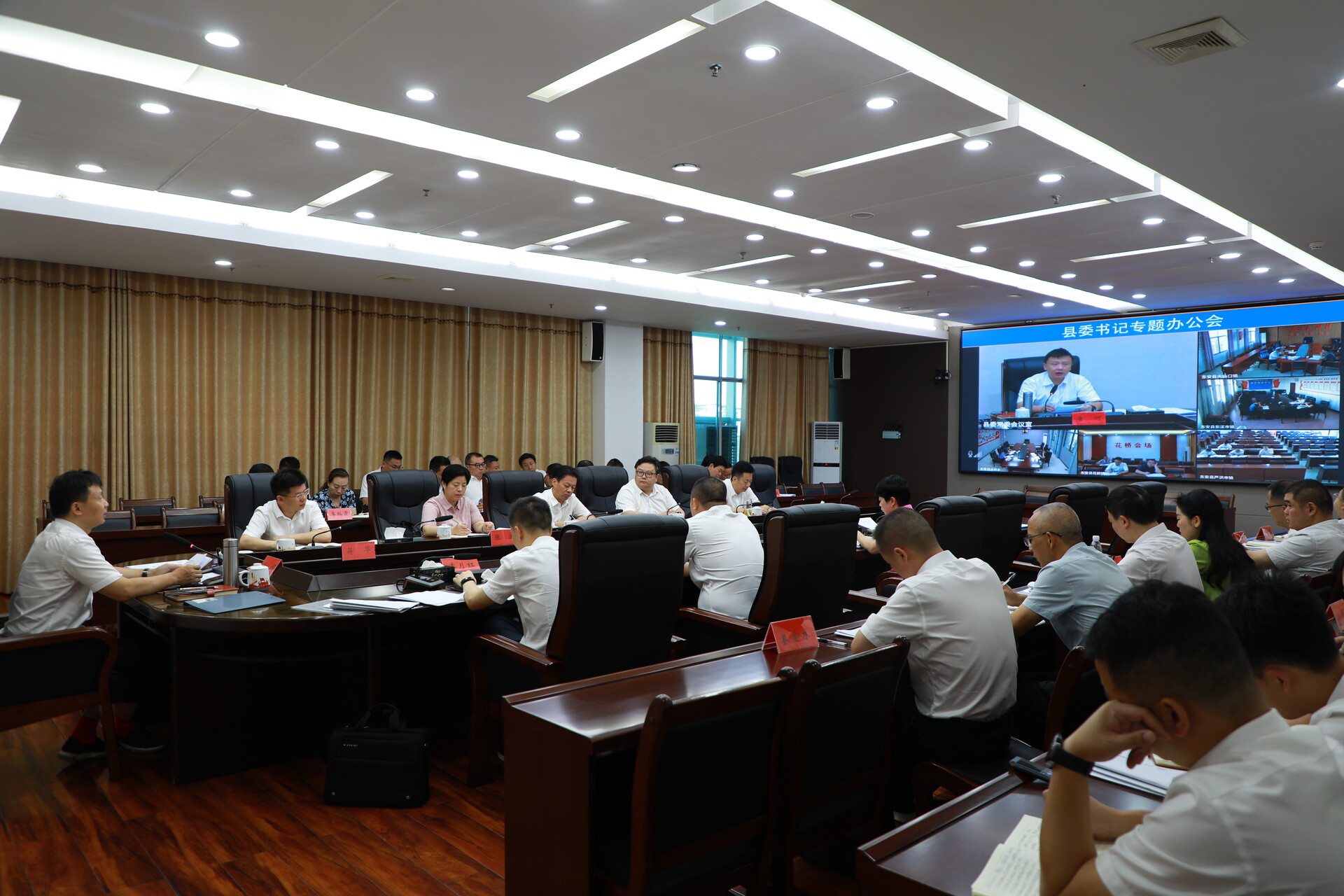 縣委書記辦公會專題研究鞏固拓展脫貧攻堅成果同鄉村振興有效銜接工作