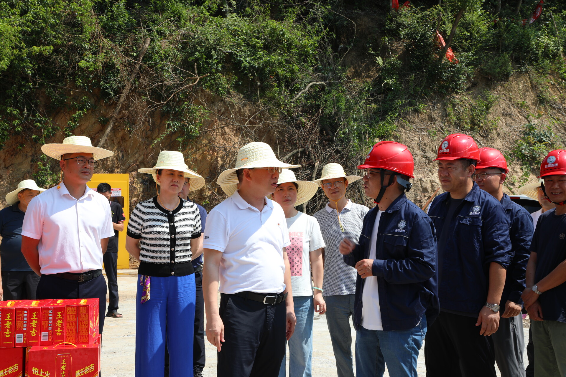 蔣華開展交通項目建設調研和安全生產檢查工作
