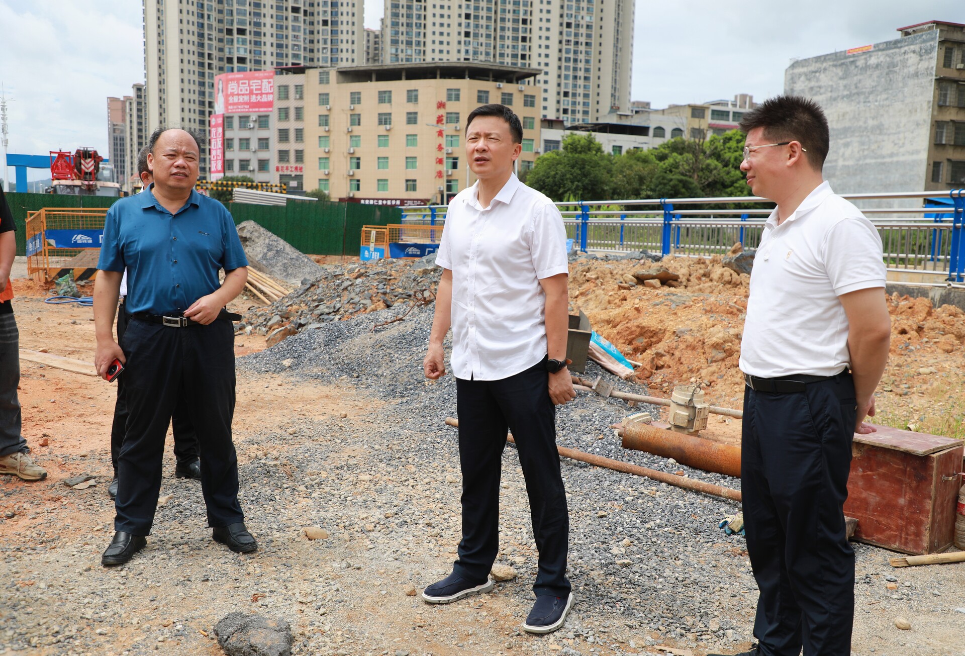 唐何調研交通重點項目建設工作