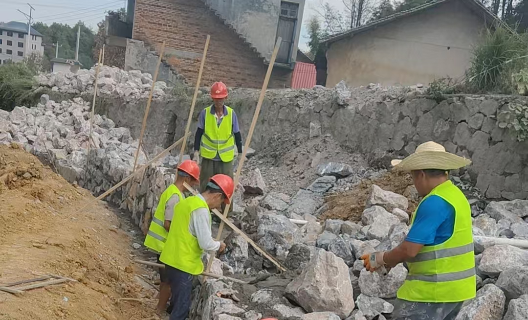 东安县大盛镇至花桥岔路口公路唐家村改造工程有序推进