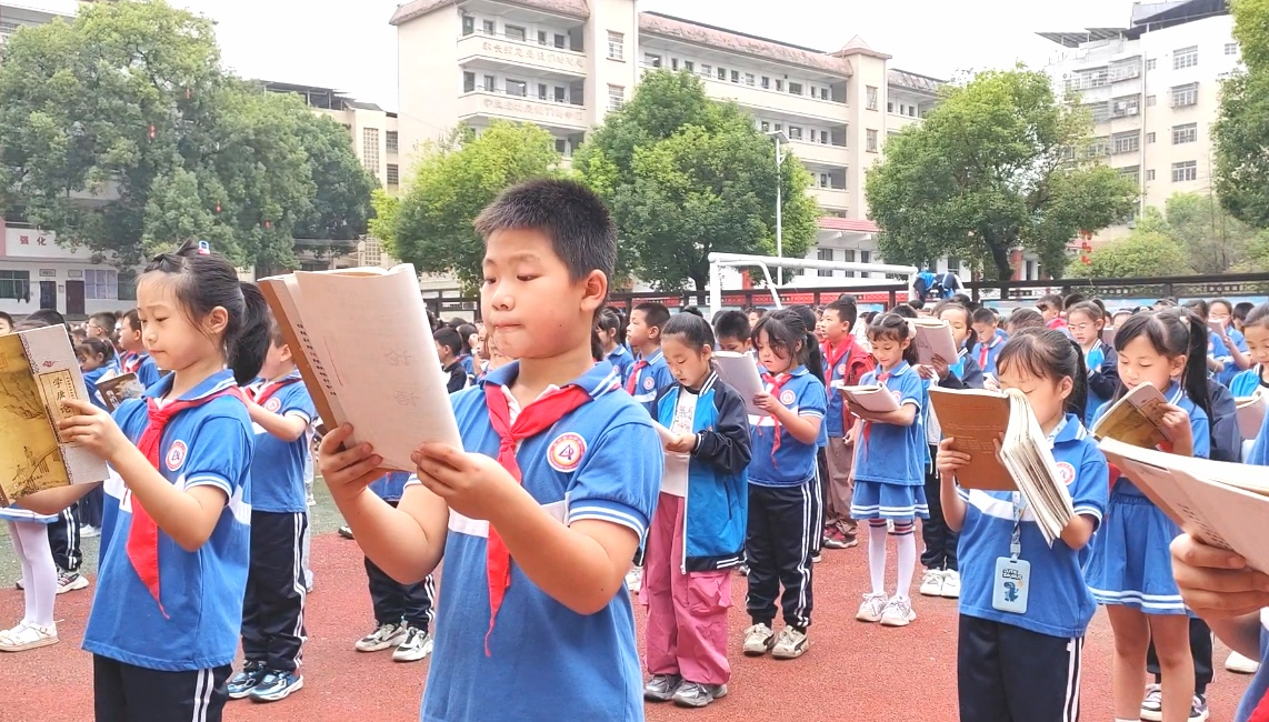 东安一小举行“书香中国 世界大同”诵读经典活动