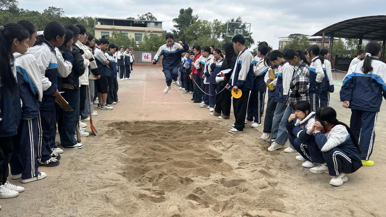 东安县树德中学举办“运动不止 逐梦青春”2025年秋季运动会