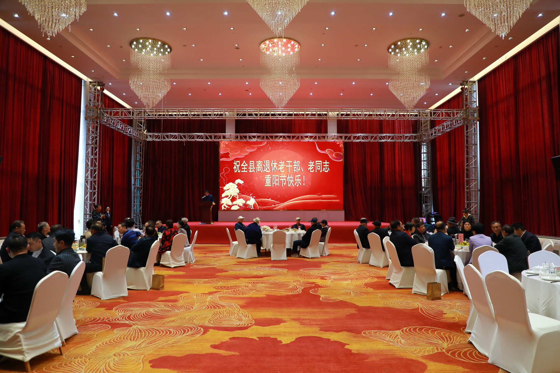 东安县举行2025年重阳节离退休老干部座谈会