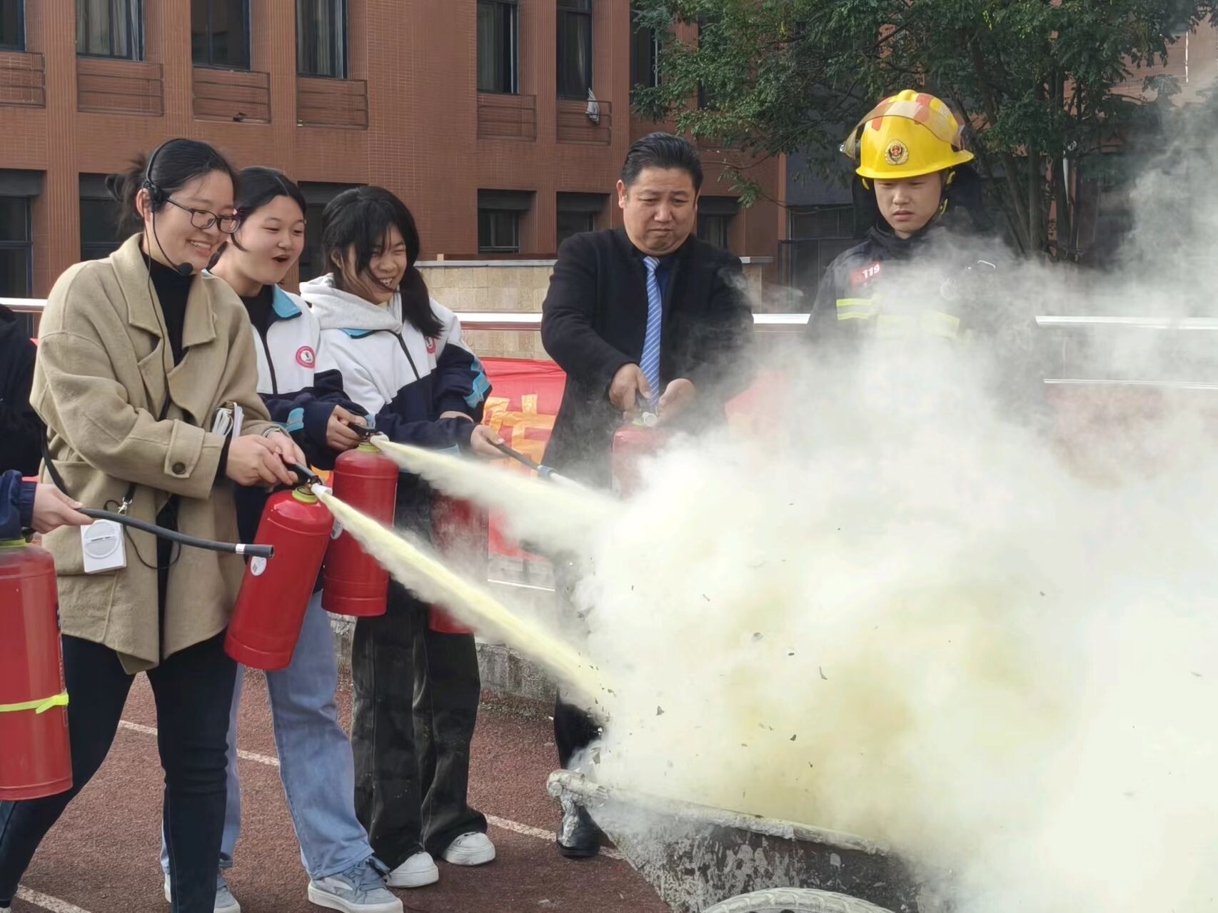 东安县树德中学开展消防安全演练