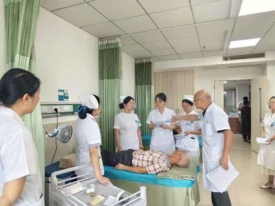 言纲：用奉献诠释医者仁心