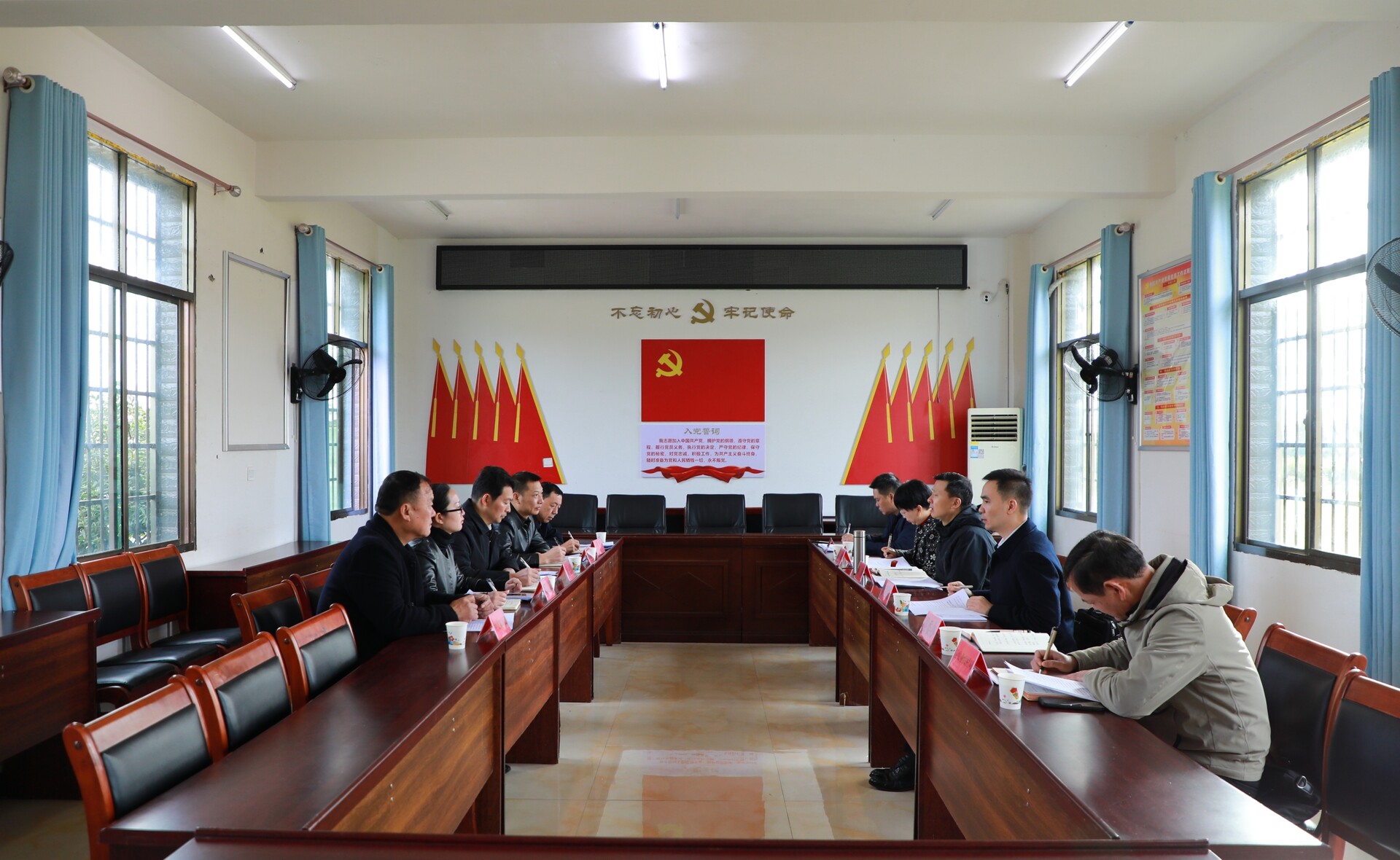 唐何到鹿马桥镇调研工作