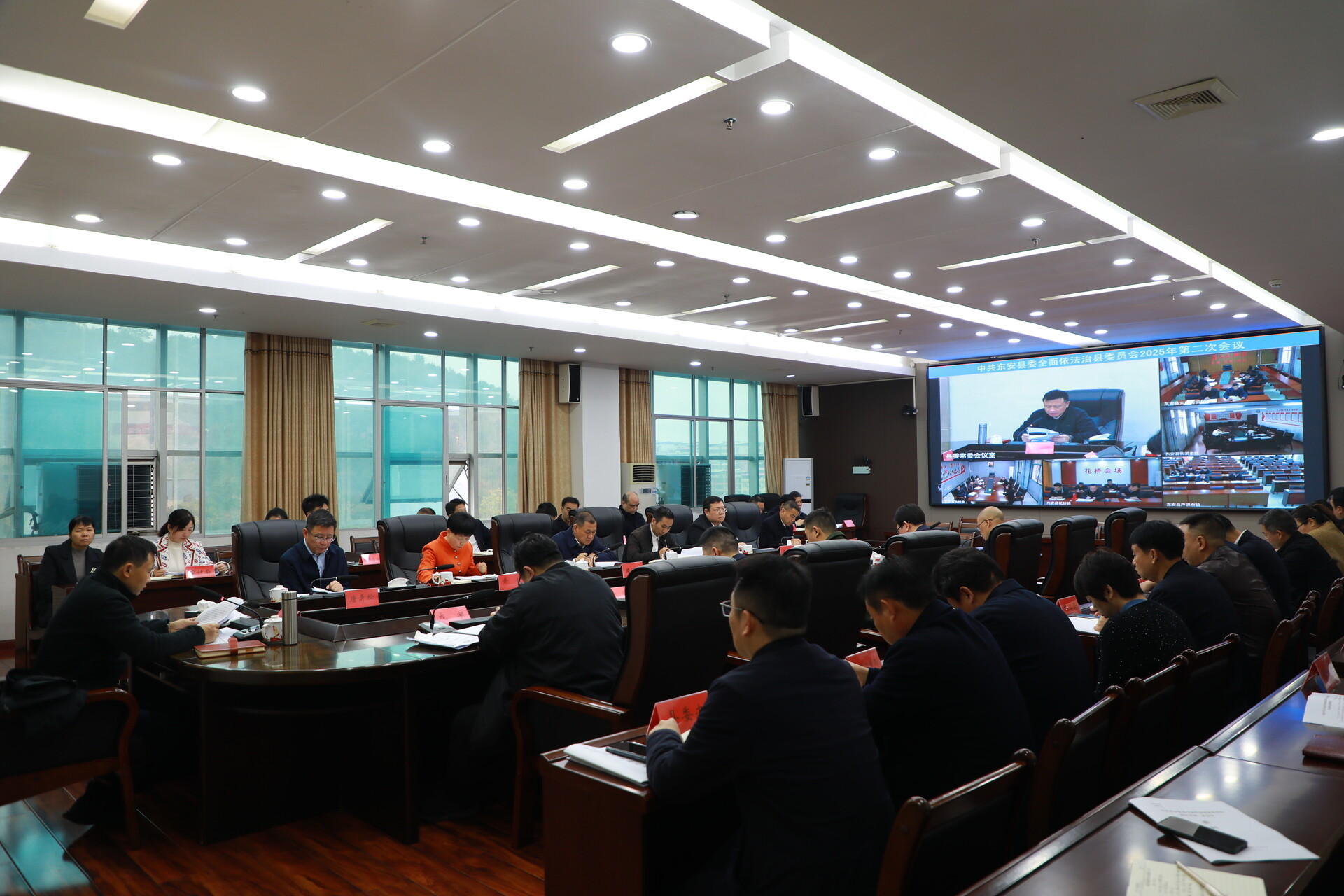 唐何主持召开县委全面依法治县委员会2025年第二次会议