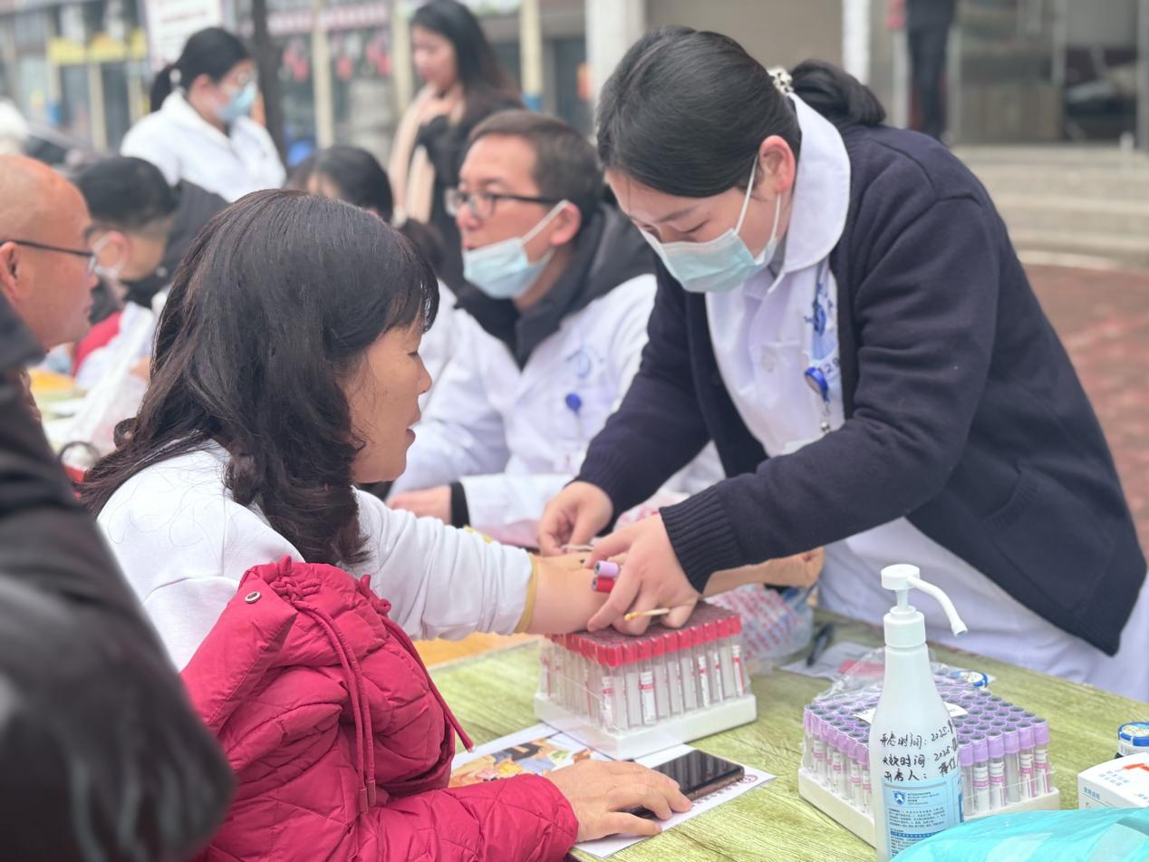 东安县中医医院开展中医药文化进社区巡回医疗义诊活动