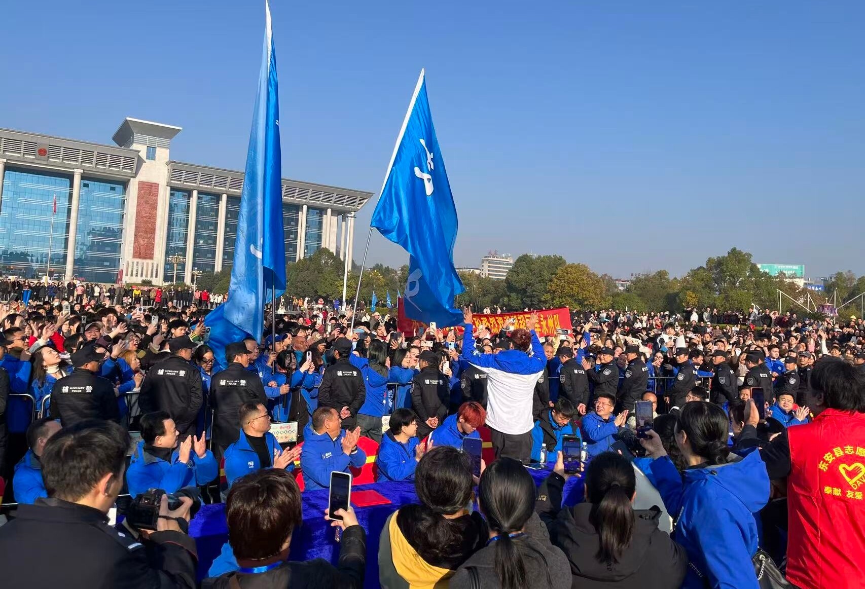 “湘超”冠军永州队空降东安  燃动全城足球热潮