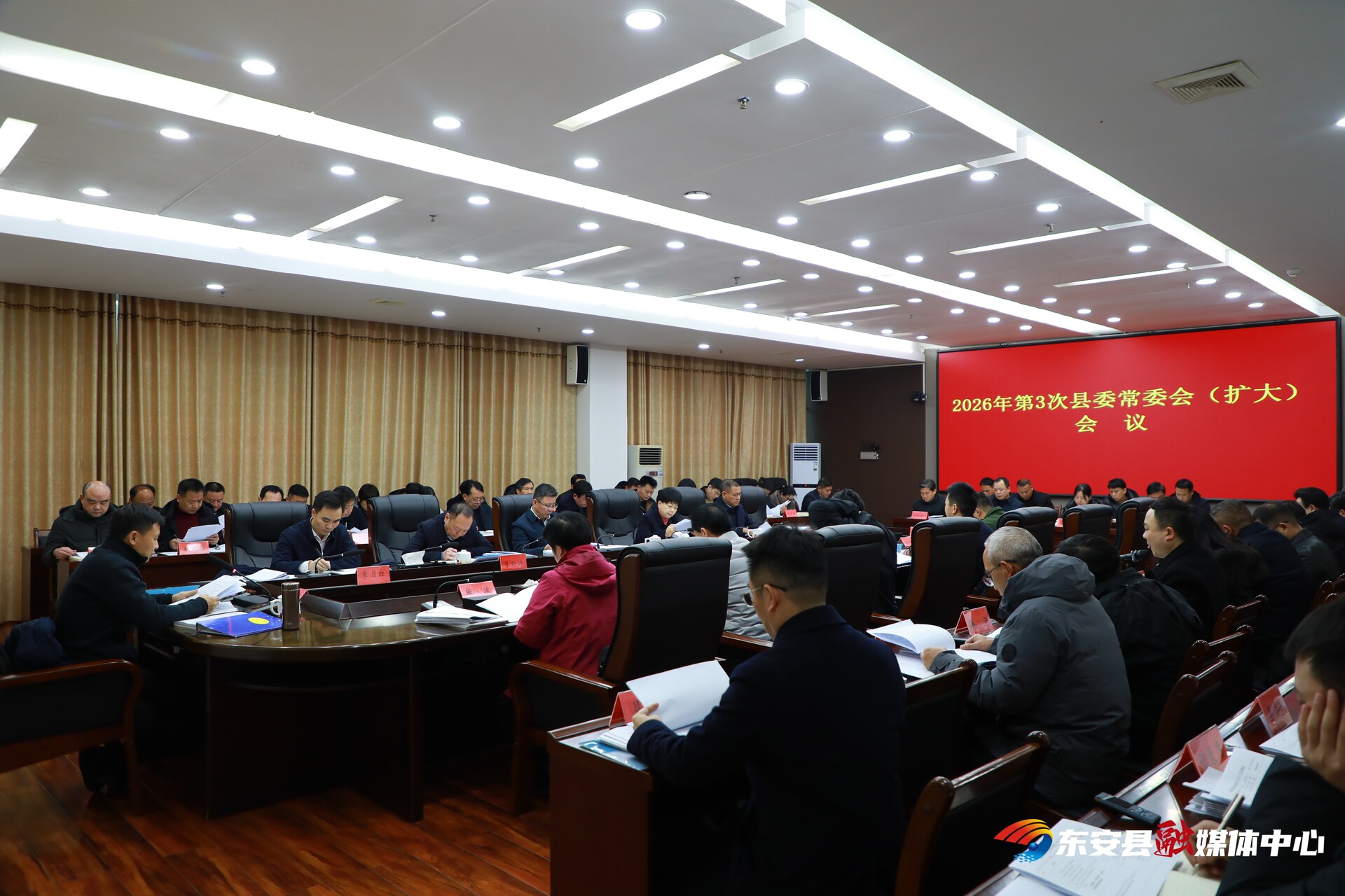 唐何主持召开2026年第3次县委常委会（扩大）会议