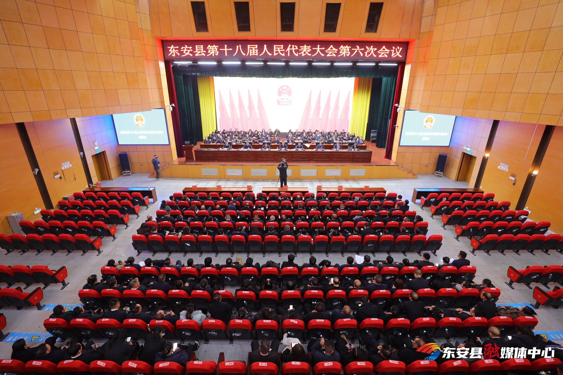 【喜迎两会】东安县第十八届人民代表大会第六次会议胜利闭幕