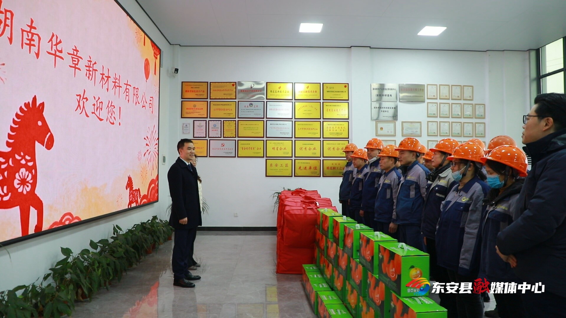 李月红到芦洪市镇走访慰问企业