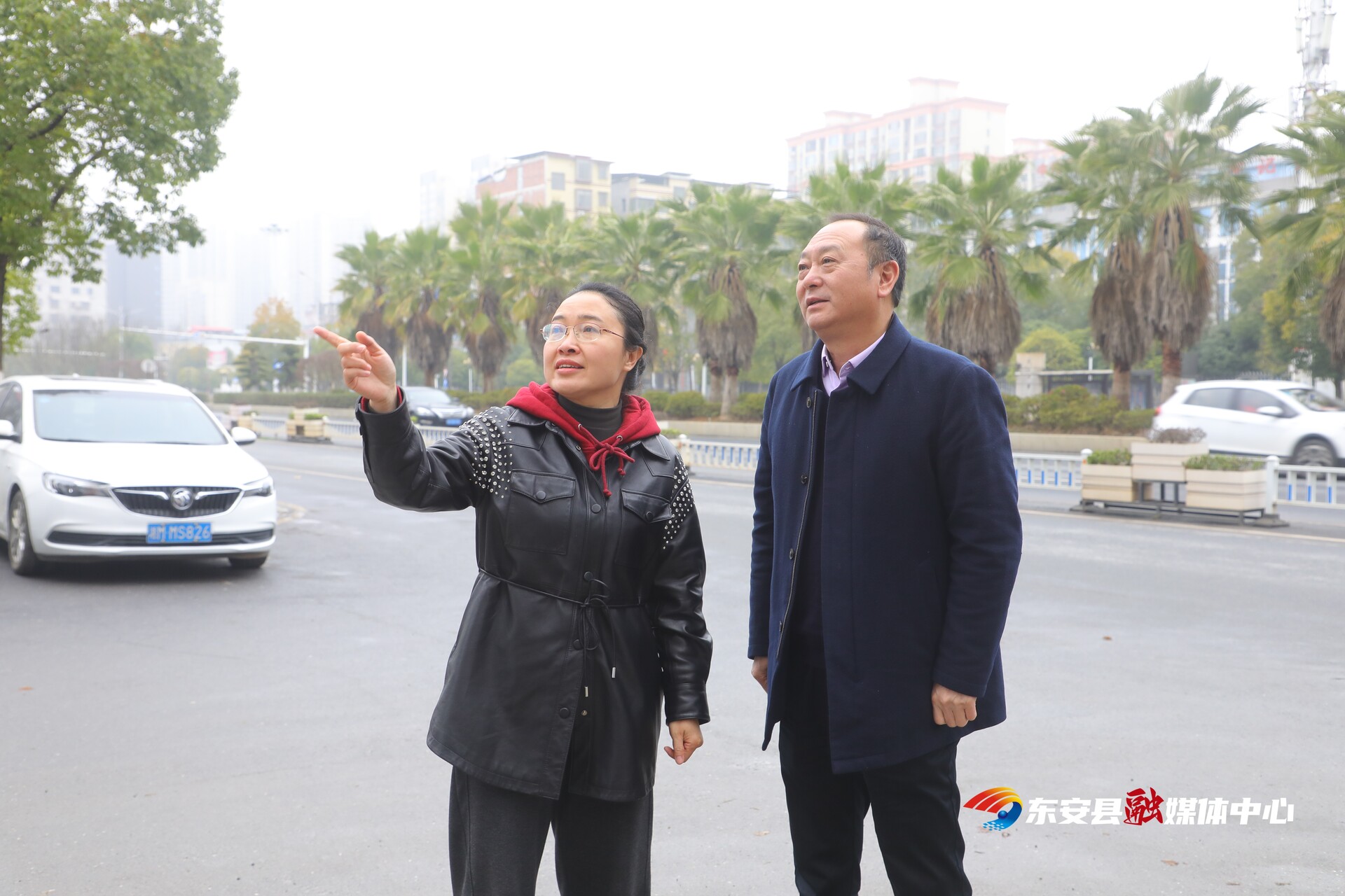 李劲涛走访慰问老干部和优秀人才代表