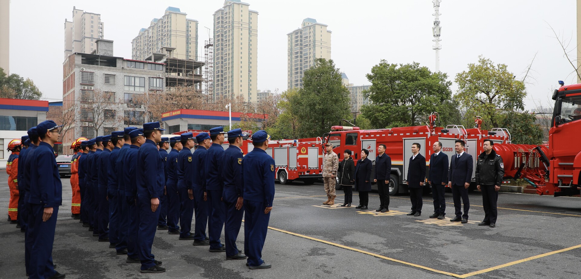 唐何带队走访慰问驻东部队