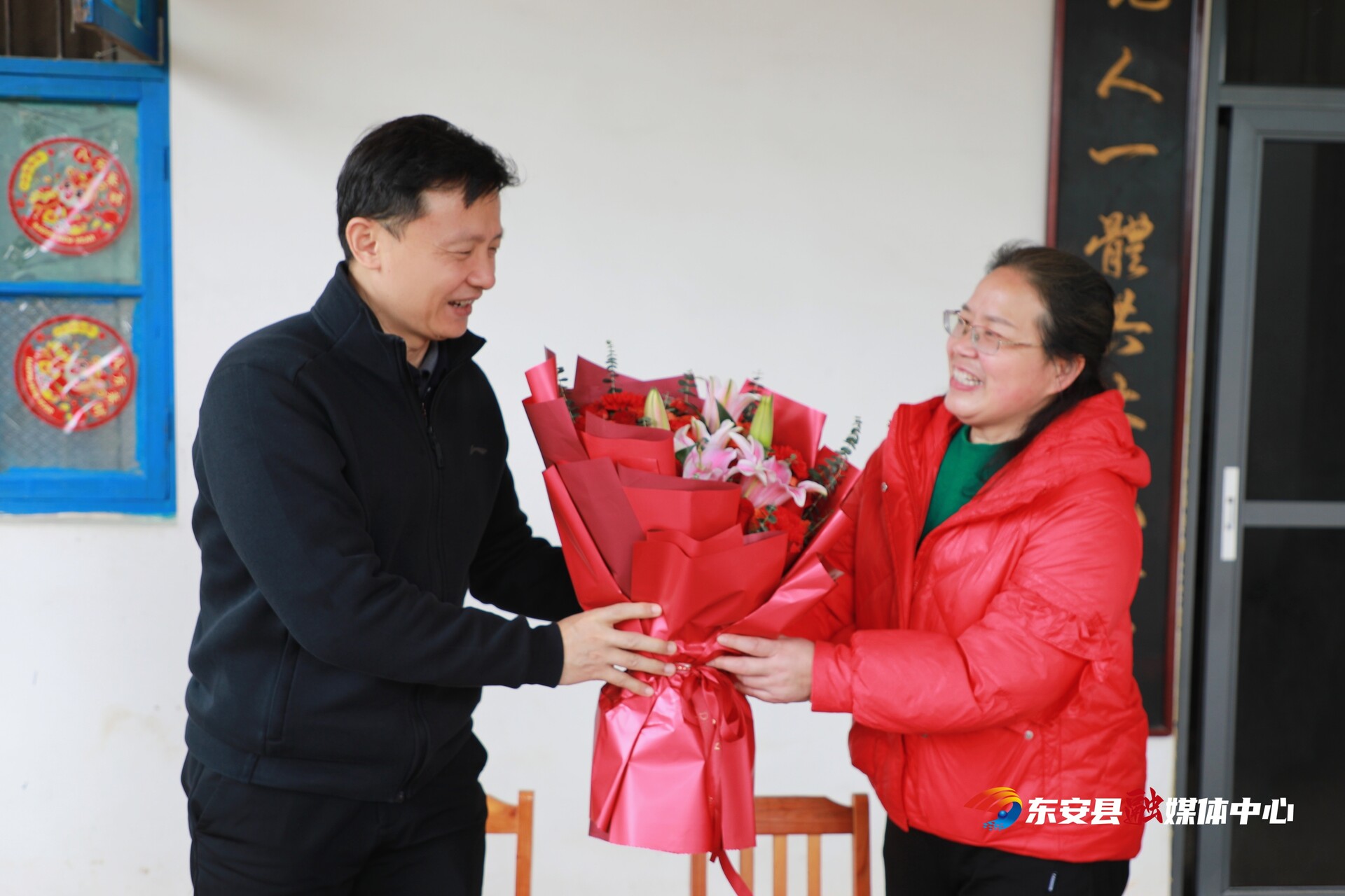 唐何开展“三八”国际妇女节走访慰问