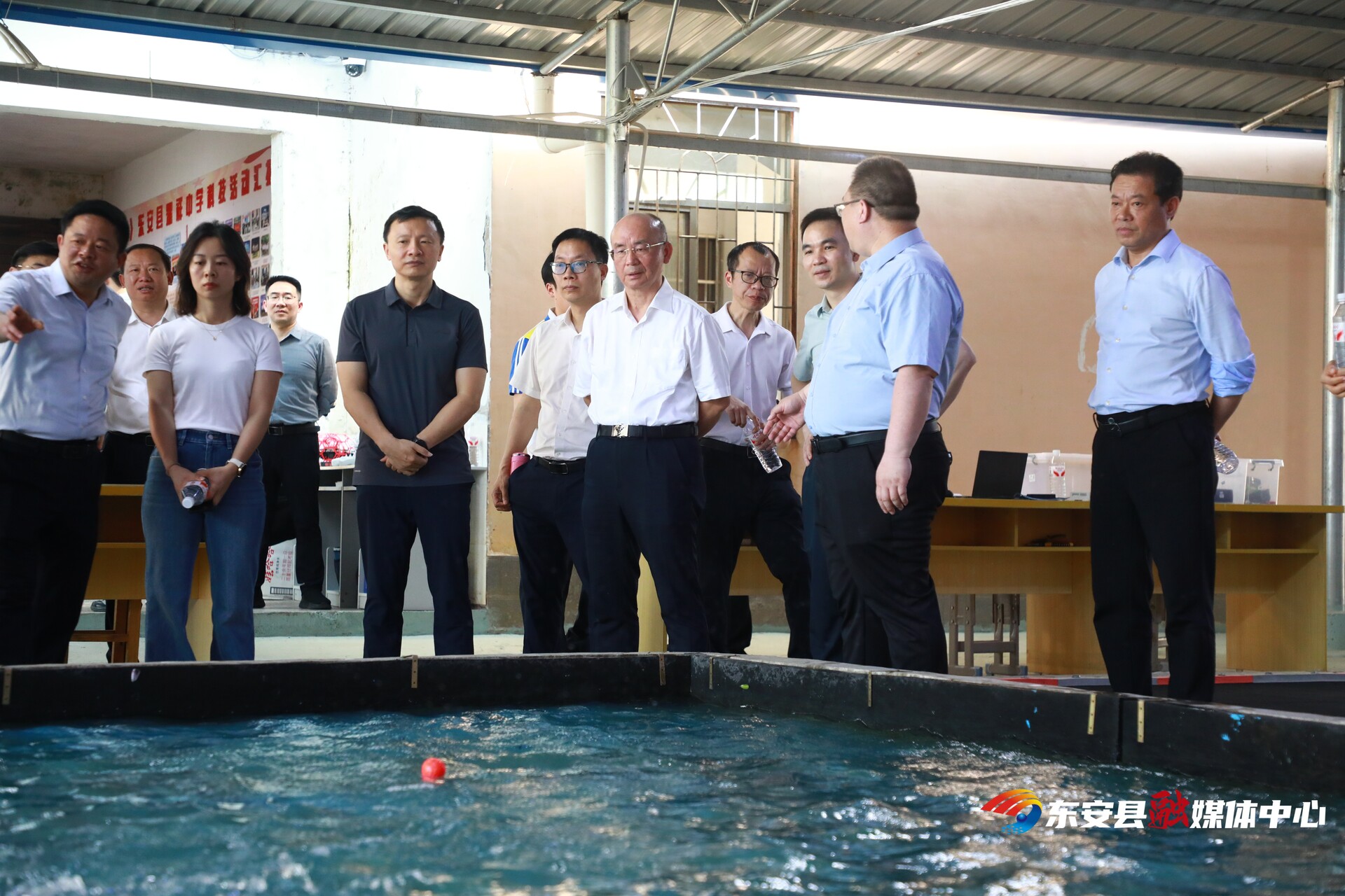 唐岳回母校耀祥中学调研指导